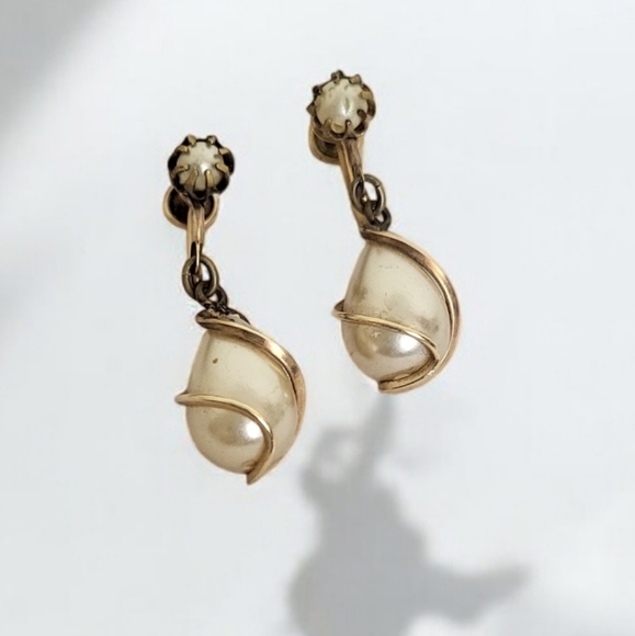 Antique Yellow 12K Gold Filled Screw Back White Pearl European Earrings - Picture 1 of 3
